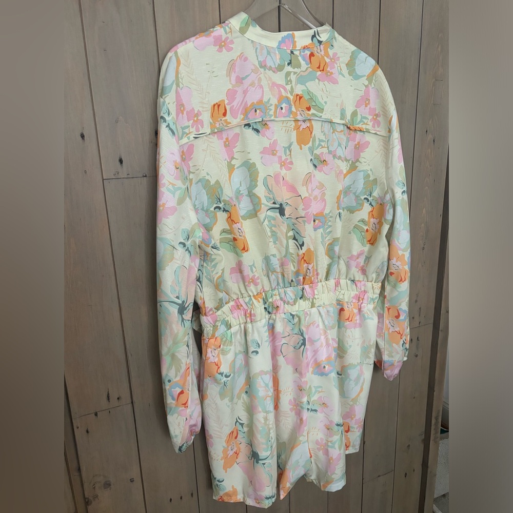 PLUS SIZE FLORAL ROMPER - Picture 2 of 7